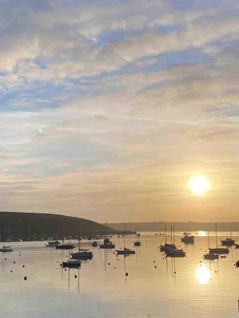 Stunning Waterfront Apartment With Spectacular Views & Parking At 'Captains Loft' Falmouth Exteriör bild