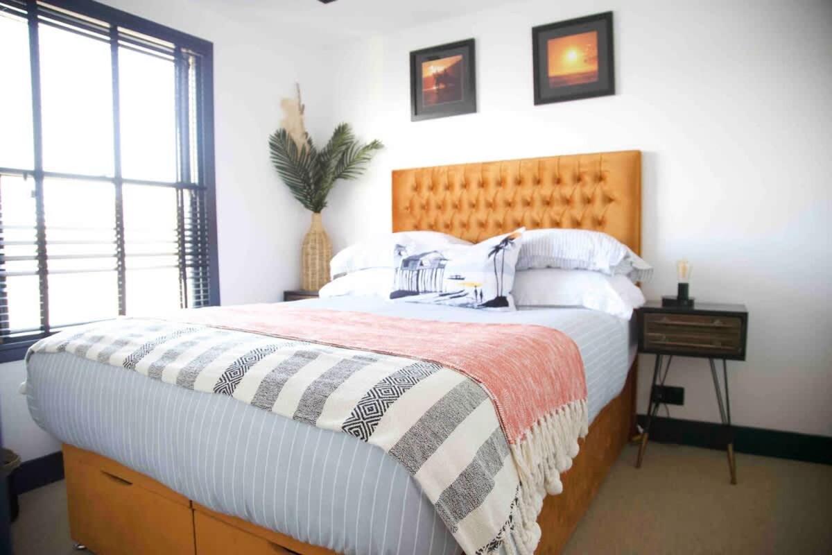 Stunning Waterfront Apartment With Spectacular Views & Parking At 'Captains Loft' Falmouth Exteriör bild